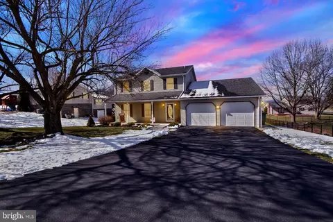 194 Hunters Ln, Chambersburg, PA 17202