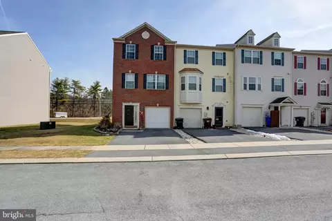 3365 Landmark Ct, Chambersburg, PA 17201
