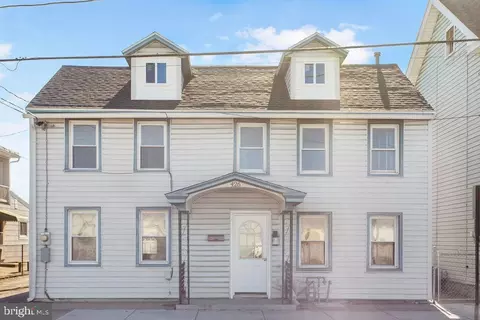 426 E Queen St, Chambersburg, PA 17201