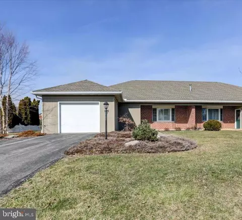 3455 Troon Dr, Chambersburg, PA 17202