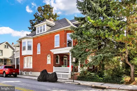 35 N Grant St, Waynesboro, PA 17268