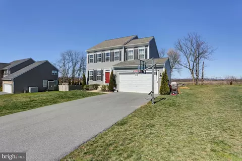 959 Crestwood Dr, Chambersburg, PA 17202