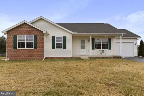 12109 Skyhawk Dr, Waynesboro, PA 17268