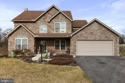 180 Buckingham Dr, Chambersburg, PA 17201