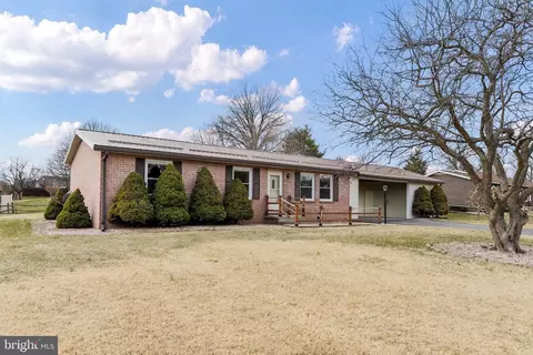 5 Turner Dr, Fayetteville, PA 17222