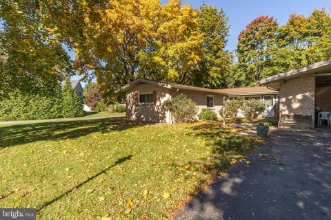 1037 Stony Bridge Dr, Chambersburg, PA 17202