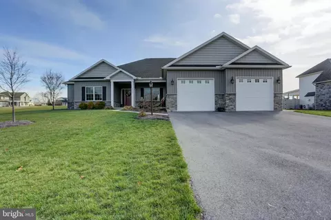 3104 St Andrews Drive Dr, Chambersburg, PA 17202