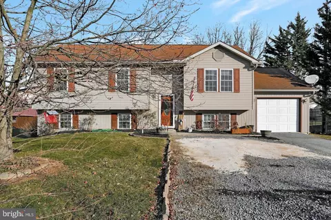 1966 Wren Ct, Chambersburg, PA 17202