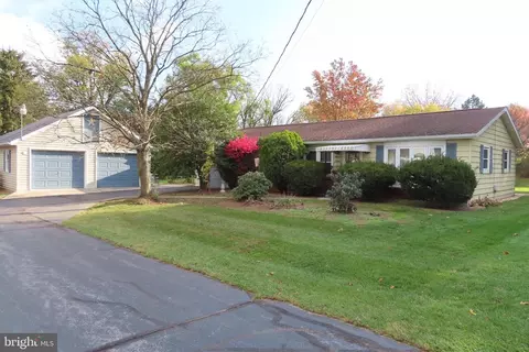 1325 Marvic Dr, Chambersburg, PA 17202
