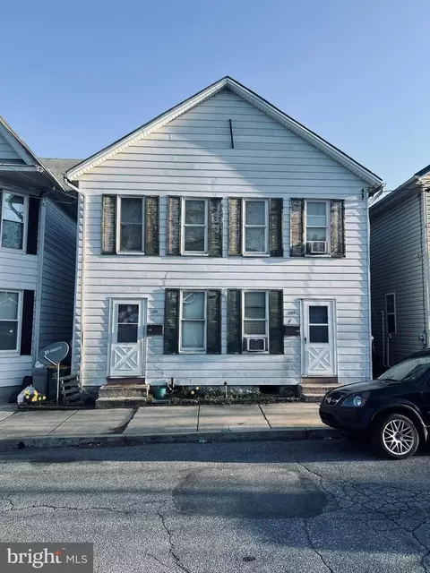 251-253 E Garfield St, Chambersburg, PA 17201