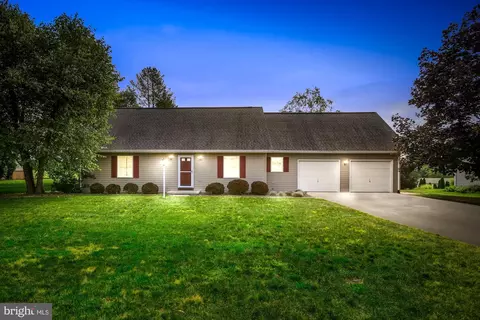 1646 Sherry Dr, Chambersburg, PA 17202