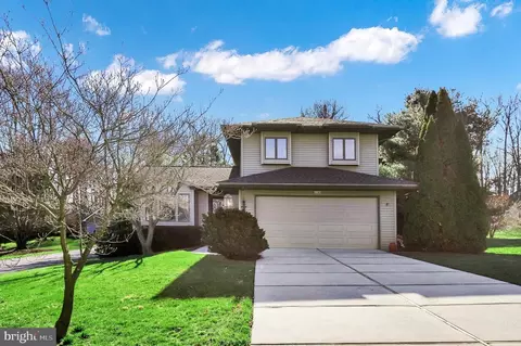 6180 Greenbriar Ln, Fayetteville, PA 17222