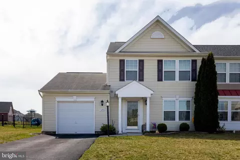 3698 Rolling Hills Dr, Greencastle, PA 17225