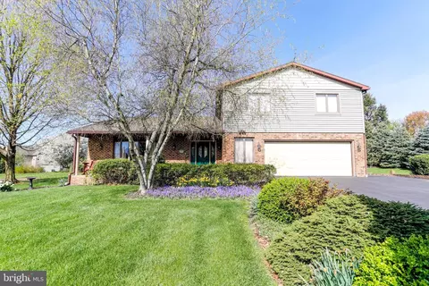 3371 St Andrews Dr, Chambersburg, PA 17202