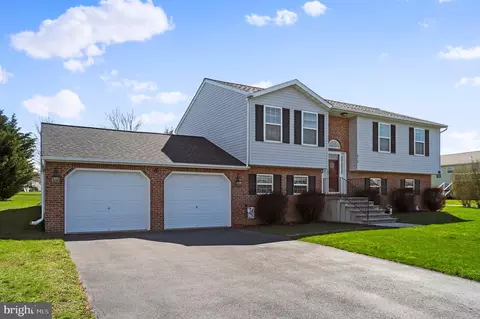 15344 Camden Dr N, Greencastle, PA 17225
