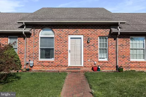 30 Cambridge Ln, Chambersburg, PA 17201