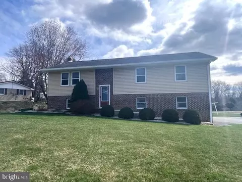 820 Knob Hl, Fayetteville, PA 17222