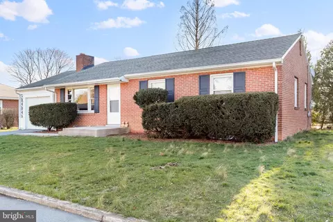 130 Downey Dr, Chambersburg, PA 17202