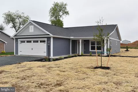 1377 Treeline Dr, Chambersburg, PA 17202