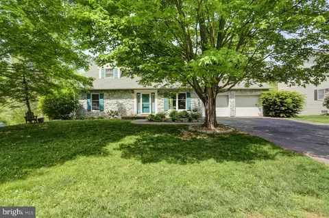 1109 Fiddlers Rd, Chambersburg, PA 17202
