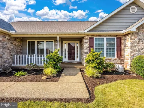 34 Summer Breeze Ln, Chambersburg, PA 17201