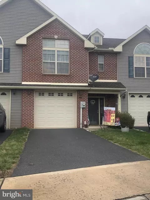 2009 Powell Dr, Chambersburg, PA 17201