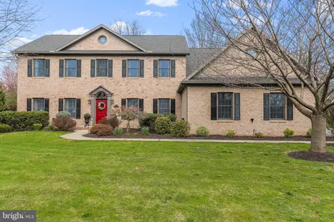 511 Brookview Dr, Greencastle, PA 17225