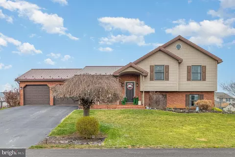 348 Suelinn Dr, Chambersburg, PA 17201