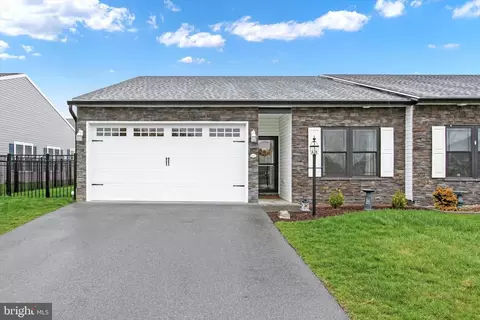 8912 Oriole Ct, Waynesboro, PA 17268