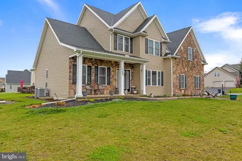 1768 Cape Lookout St, Chambersburg, PA 17202