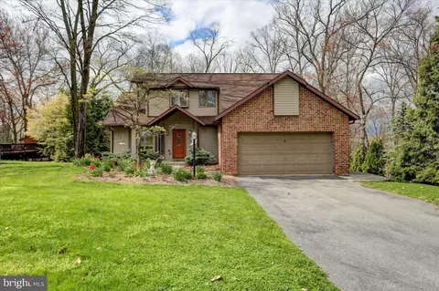 613 Tussey Dr, Chambersburg, PA 17202