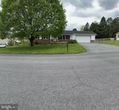 81 Maribeth Dr, Chambersburg, PA 17202
