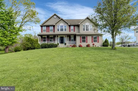 791 Crestwood Dr, Chambersburg, PA 17202