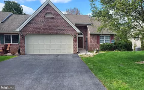 1477 Spring Side Dr E, Chambersburg, PA 17202