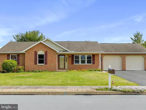 83 Parkwood Dr, Greencastle, PA 17225