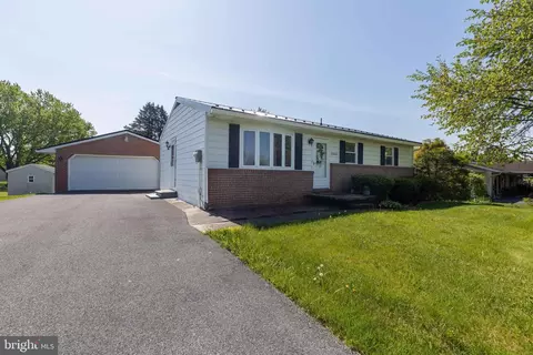 12064 Randy Dr, Greencastle, PA 17225