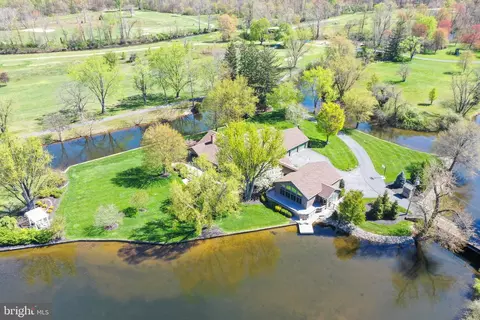301 Mccrossen Dr, Fayetteville, PA 17222