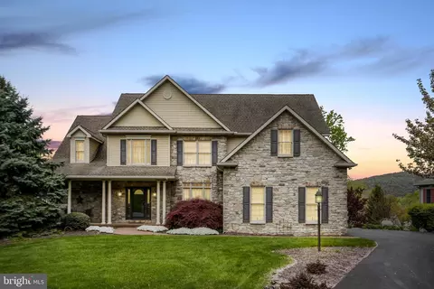 11262 Weatherstone Dr, Waynesboro, PA 17268