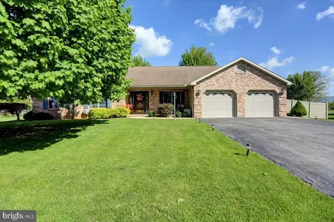 10180 Blue Jay Cir, Orrstown, PA 17244