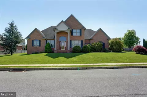 17 Starlight Dr, Greencastle, PA 17225