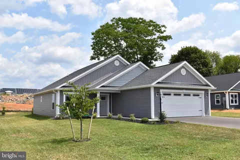 1397 Treeline Dr, Chambersburg, PA 17202