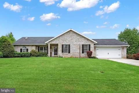 6919 Fairway Dr E, Fayetteville, PA 17222