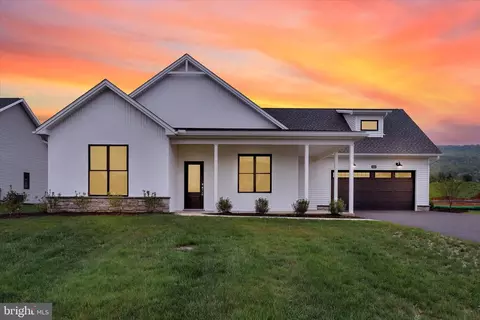 4526 Range Runner Dr, Fayetteville, PA 17222