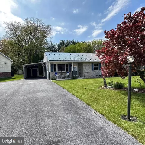 14674 Sherwood Dr, Greencastle, PA 17225