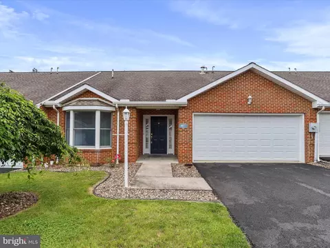 412 Moss Spring Ave, Greencastle, PA 17225