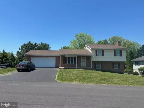 415 Elrock Dr, Chambersburg, PA 17201