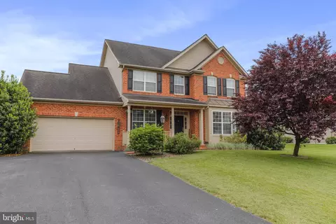 853 Shannon Dr N, Greencastle, PA 17225