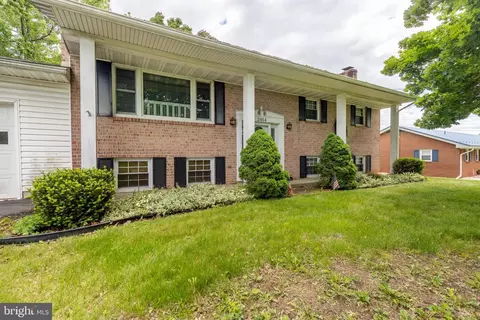 2464 Scotland Rd, Chambersburg, PA 17201