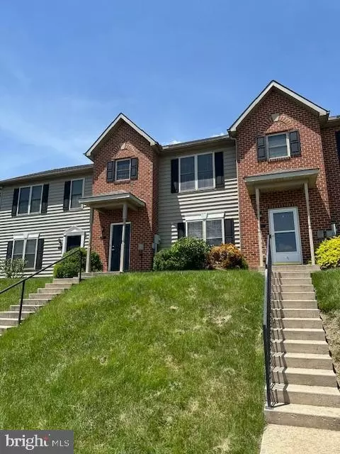 1951 Ashley Dr, Chambersburg, PA 17201