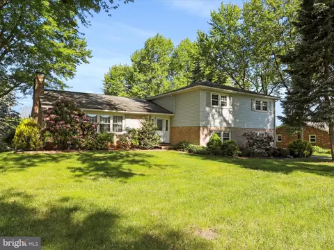 3815 Clubhouse Dr, Fayetteville, PA 17222